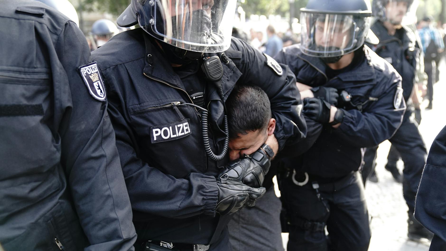 Vorübergehend in Polizeigewahrsam: Vegan-Koch Attila Hildmann