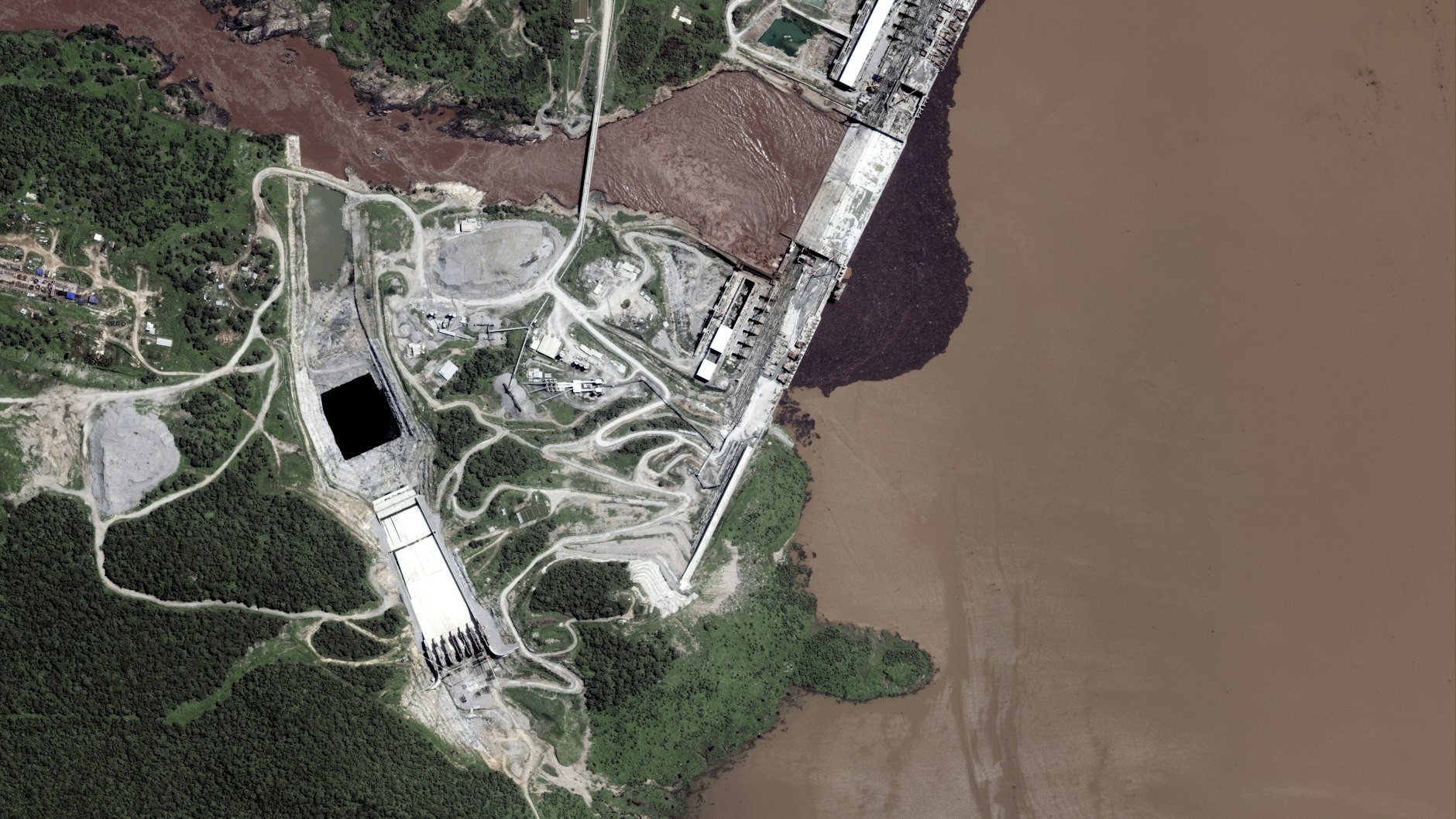 Dieses am 14. Juli 2020 zur Verfügung gestellte Satellitenbild zeigt die Grand-Ethiopian-Renaissance-Talsperre. Im Bild ist zu sehen, wie sich das Reservoir hinter dem umstrittenen Staudamm mit Wasser gefüllt hat.