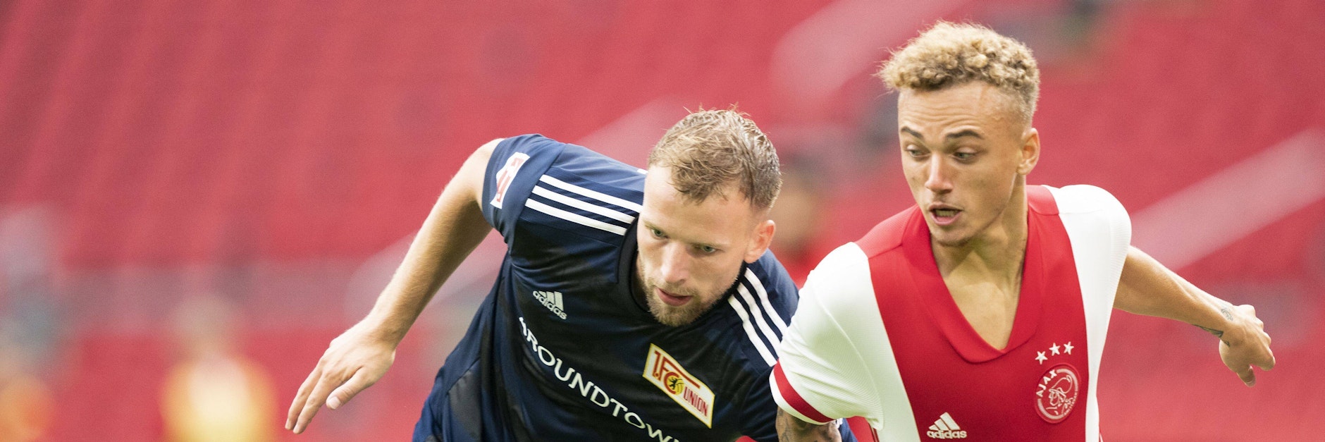 Unions Marvin Friedrich und Noa Lang schenken sich nichts in Amsterdam.