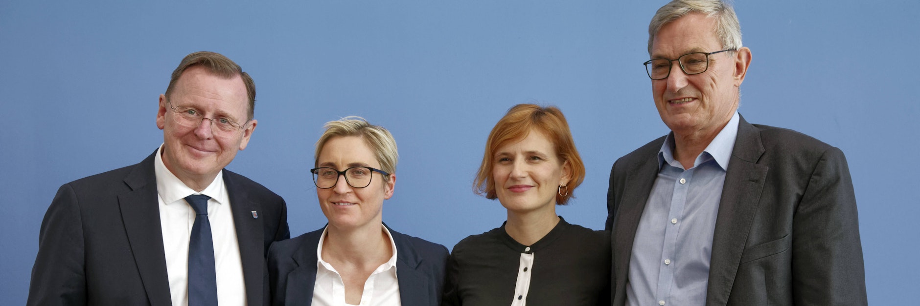 Ein Foto wie eine Botschaft: Susanne Hennig-Wellsow steht 2019 zwischen Thüringens Ministerpräsident Bodo Ramelow (Linke) und der Parteispitze aus Katja Kipping und Bernd Riexinger. Jetzt könnte die Fraktionschefin im Erfurter Landtag nach oben rücken.