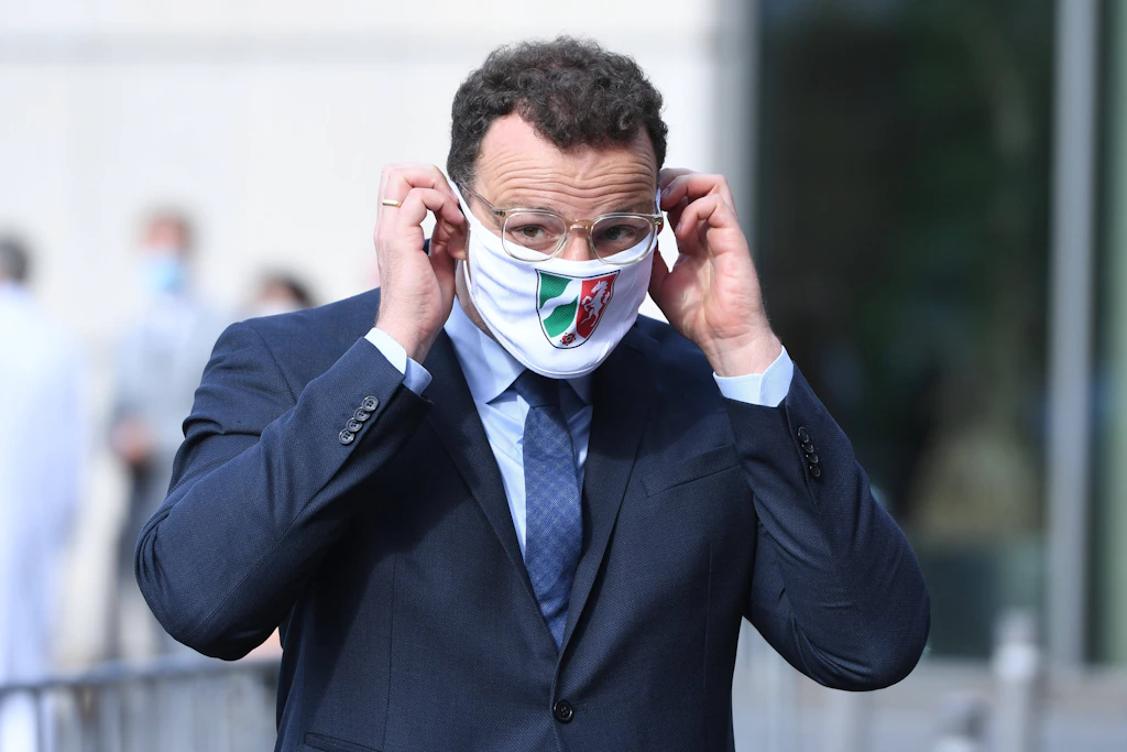 Bundesgesundheitsminister Jens Spahn wird bespuckt und beschimpft