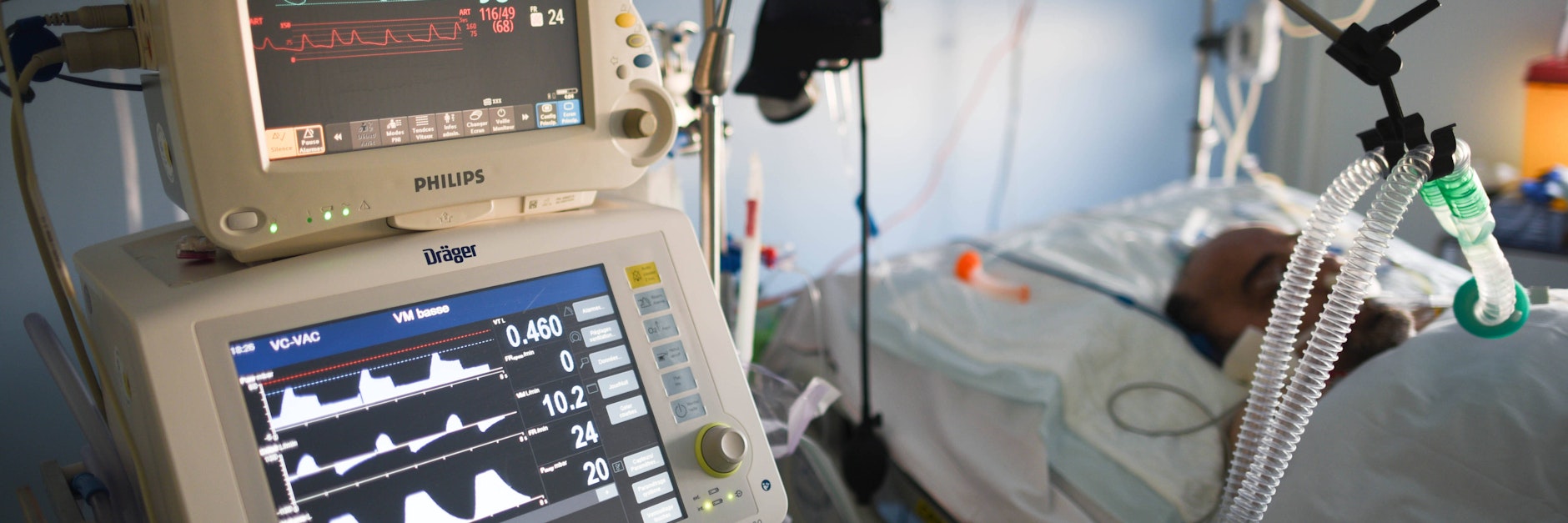 Wer mit Covid-19 auf der Intensivstation landet, muss oft wochenlang beatmet werden und schwebt in Lebensgefahr.