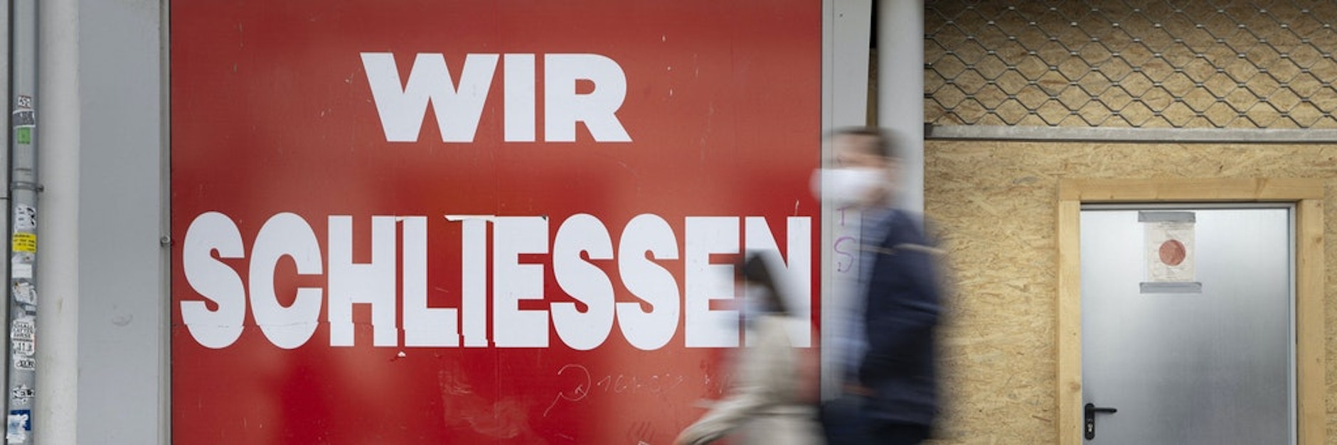 „Wir schließen“ steht an diesem Geschäft. Die Zahl der Insolvenzen wird noch stark steigen, befürchten Experten.