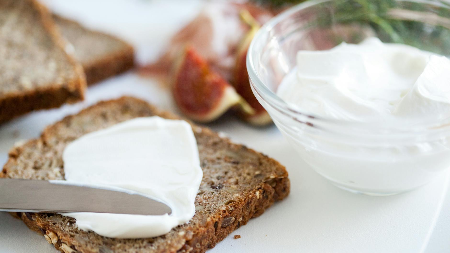 Wer Brot zum Frühstück essen will, sollte ein Vollkorn-Produkt wählen. 