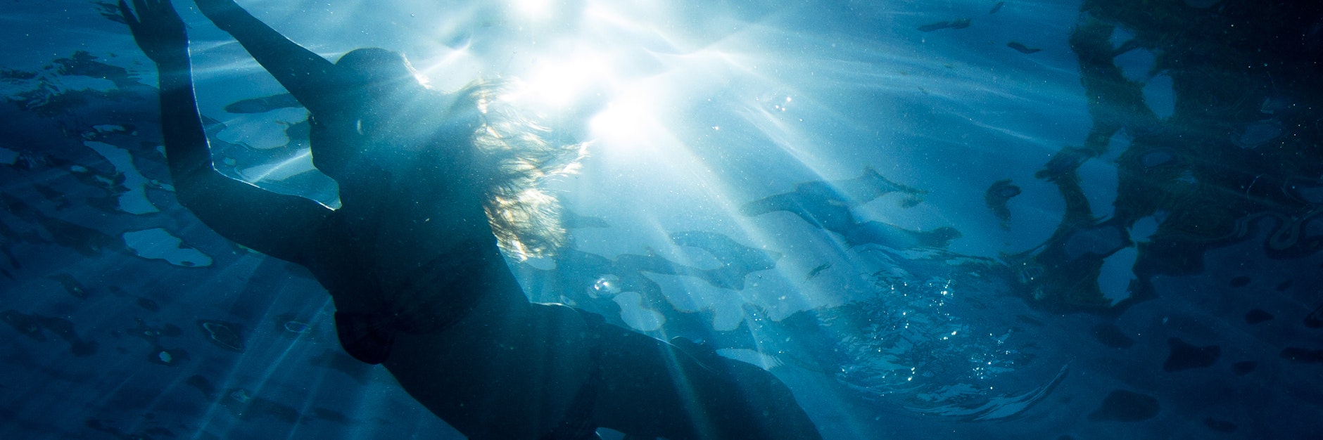 UV-Strahlen wirken auch unter Wasser.
