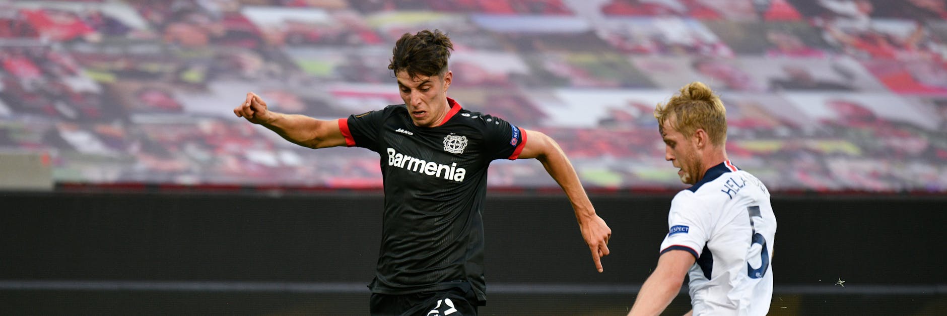 Kai Havertz (l.) steckt im Bayer-Trikot noch voller Spielfreude.