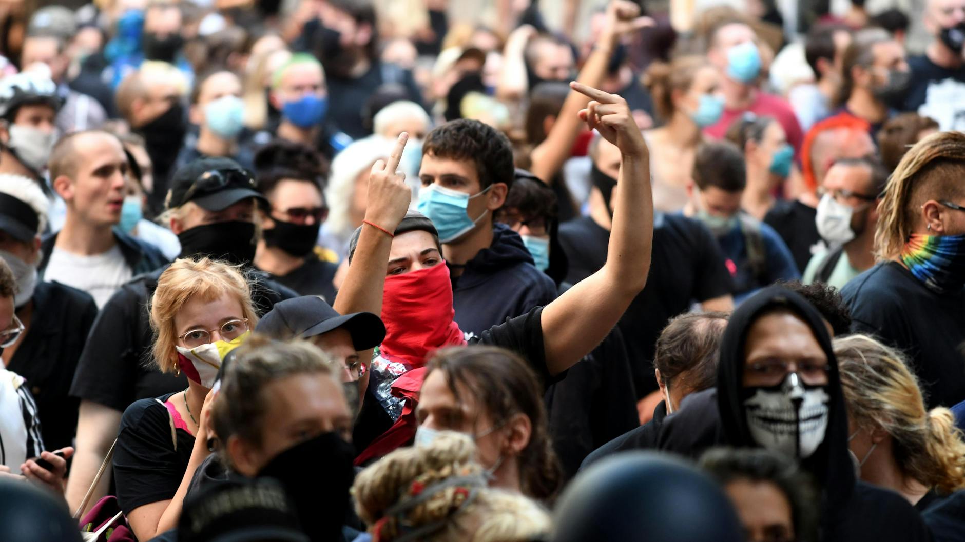 Am Freitagmorgen hatten sich geschätzt 200 Protestierer versammelt.