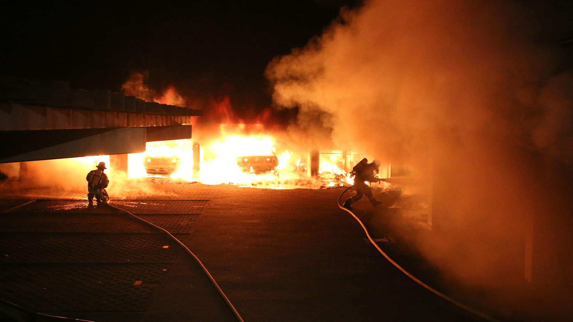 Die brennenden Autos in der Tiefgarage verbreiteten bis zu 1000 Grad Hitze und Rauch.