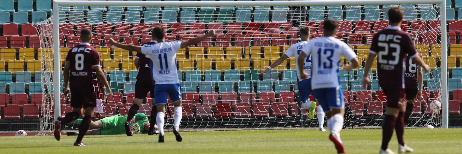 Altglienicke jubelt nach nur 53 Sekunden. Tolcay Cigerci trifft im Pokalhalbfinale zum 1:0. Die BFC-Spieler sind geschockt.&nbsp;