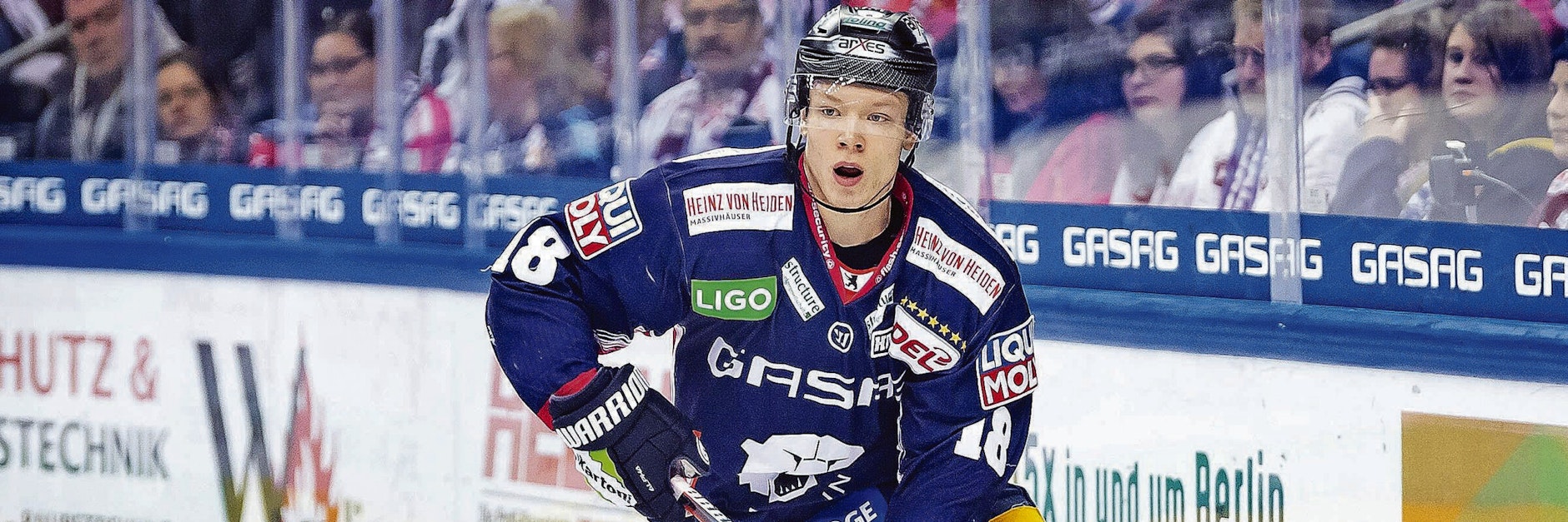 Die Gasag schmückt seit 25 Jahren die Brust der EHC-Profis.