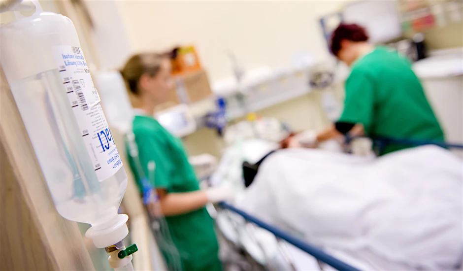 Immer weniger Menschen mit schweren Krankheiten haben sich als Notfall ins Krankenhaus einweisen lassen.