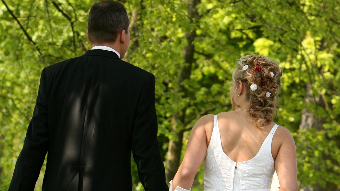 Bei Hochzeiten und anderen Feiern sind in Brandenburg künftig nur noch insgesamt 75 Teilnehmer erlaubt – die Begrenzung gilt aber nicht für Feiern in Gaststätten.