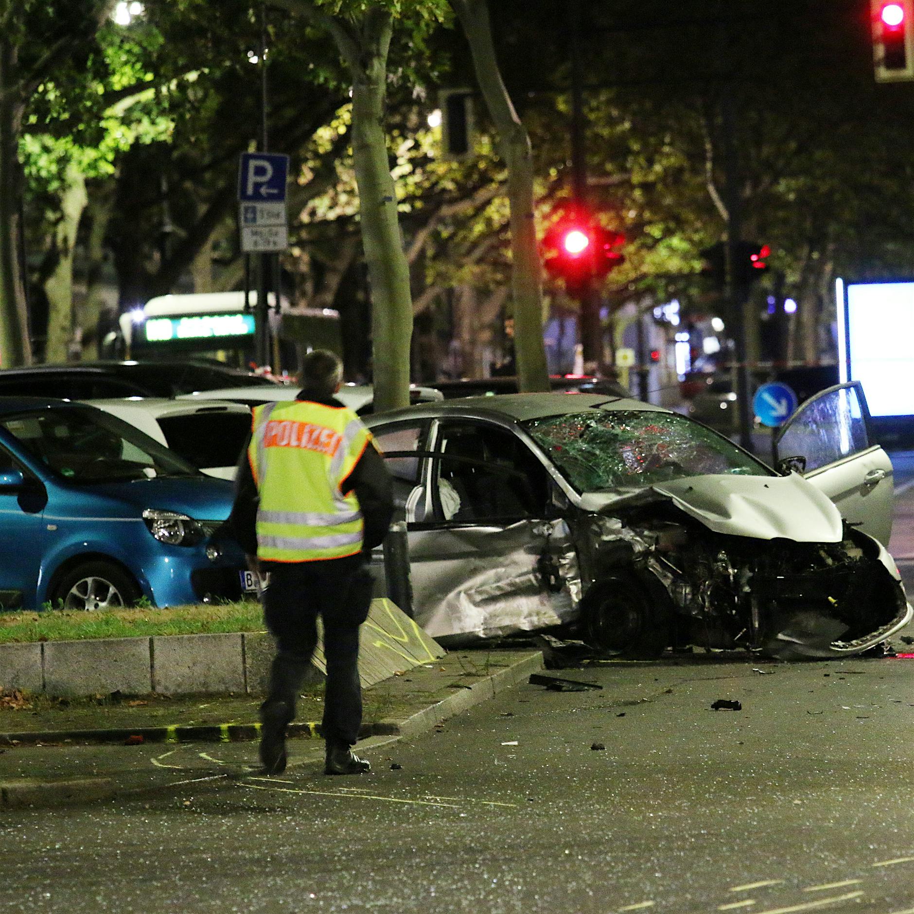 Wieder ein illegales Autorennen! Wieder werden Unschuldige schwer verletzt!