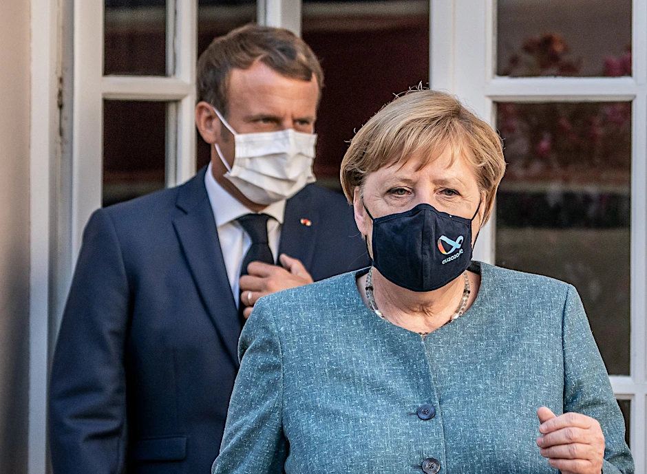 Emmanuel Macron trifft auf Angela Merkel am 20. August 2020.