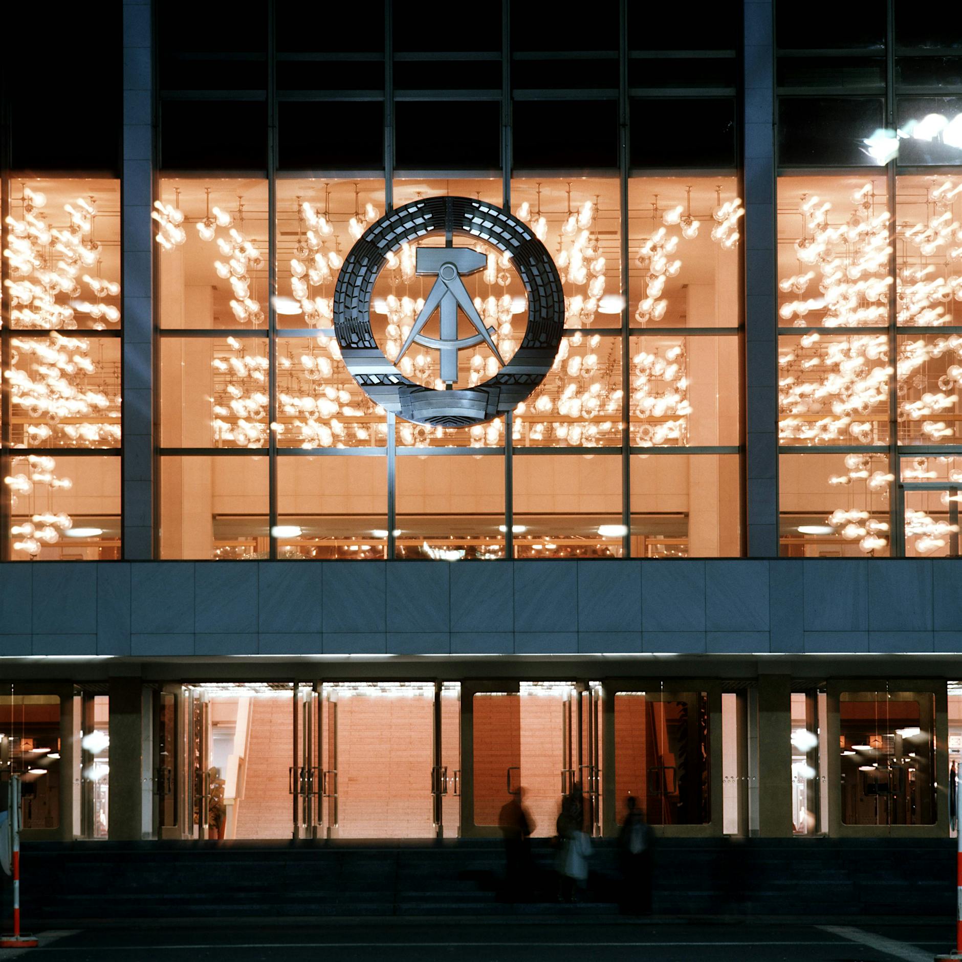 „Erichs Lampenladen“ leuchtet wieder