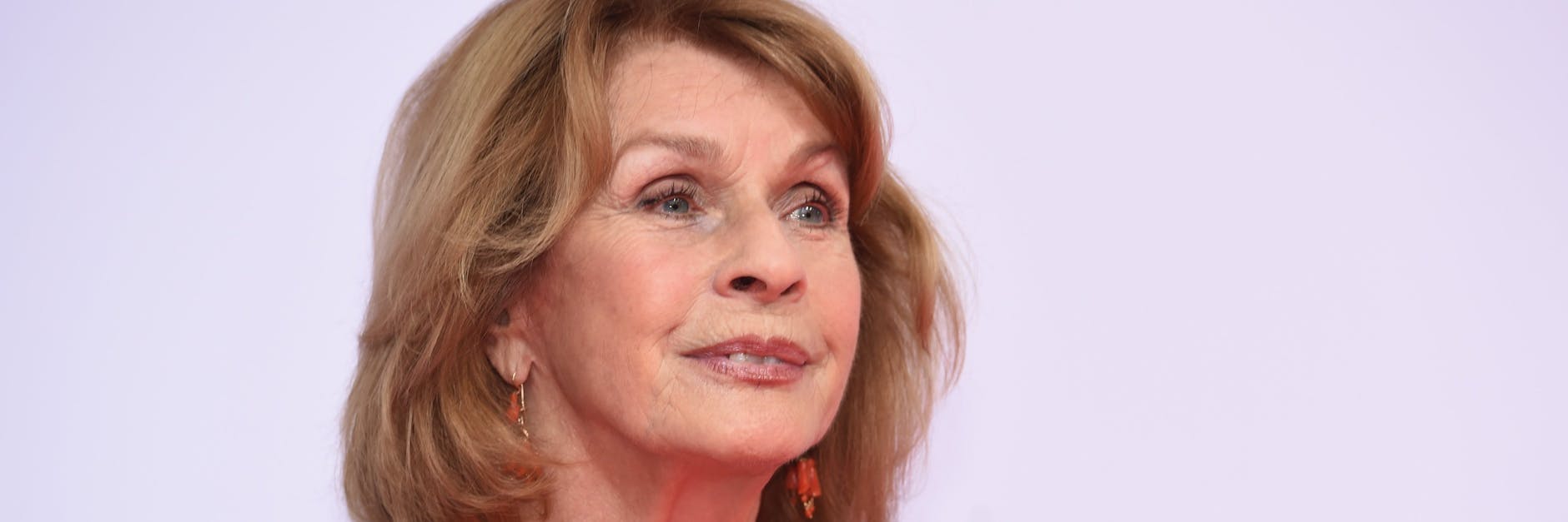 Die Schauspielerin Senta Berger steht beim Empfang der Bavaria Film beim Filmfest München.