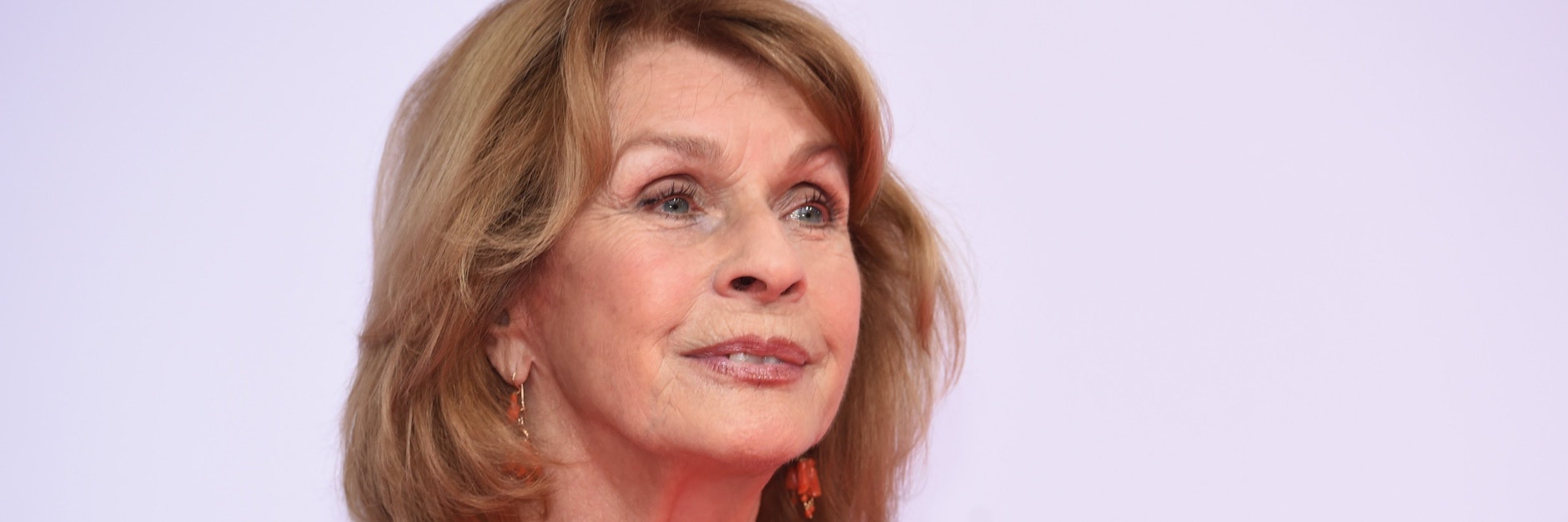 Die Schauspielerin Senta Berger steht beim Empfang der Bavaria Film beim Filmfest München.