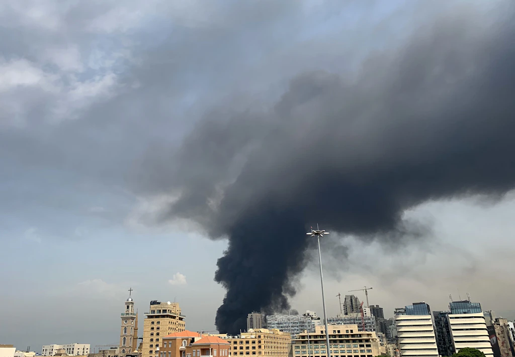 Beirut: Großbrand am Hafen ausgebrochen