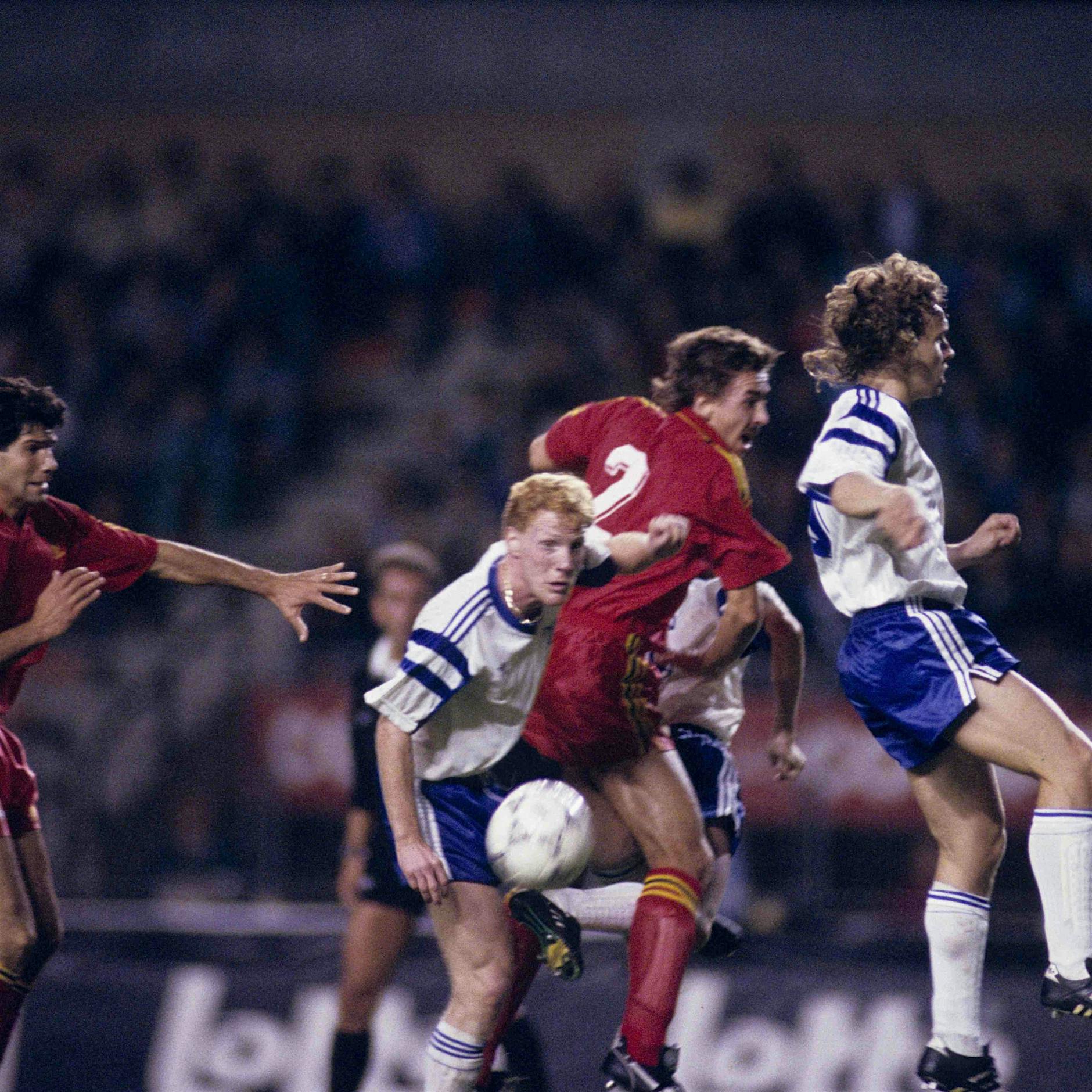 Image - Als Matthias Sammer den DDR-Fußball zu Grabe trug