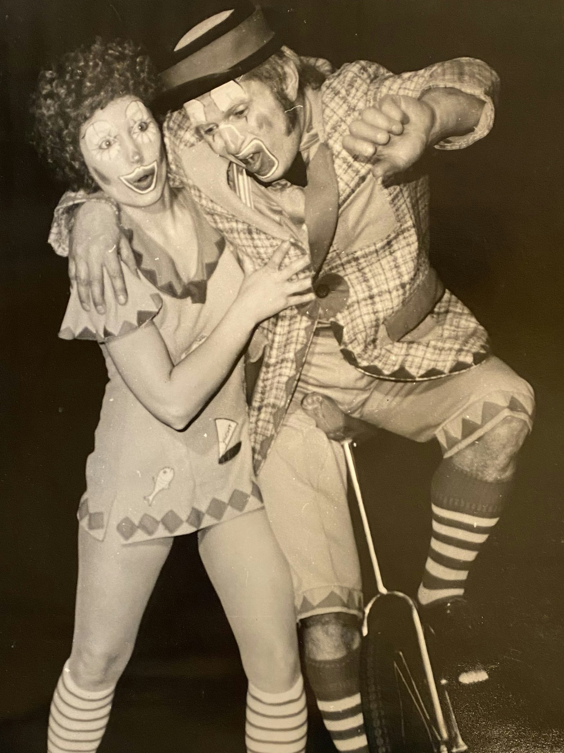 Hops und Hopsi auf einem der ersten Werbeplakate.<br>