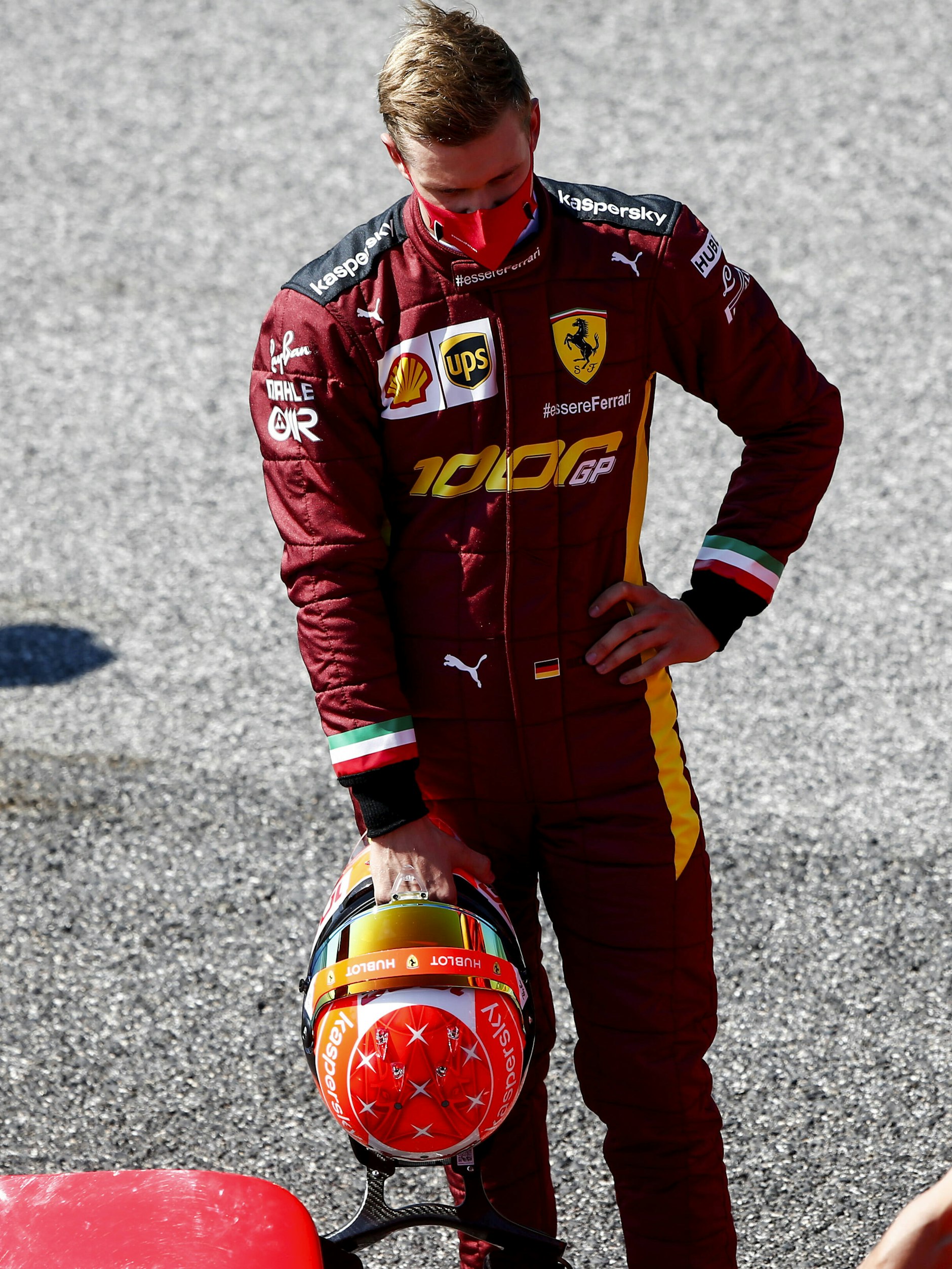 Mick Schumacher kurz bevor er in den legendären Ferrari F2004 seines Vaters Michael steigt.&nbsp;