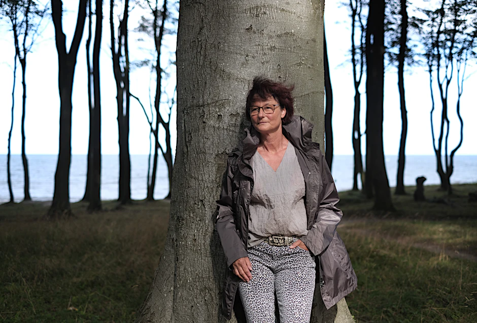 Annemarie Sigle am Ostseestrand.
