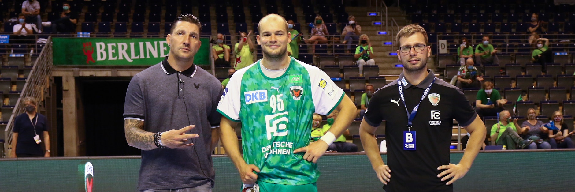 Zufriedene Füchse: Sportdirektor Stefan Kretzschmar, Kapitän Paul Drux, Trainer Jaron Siewert (v. l.).