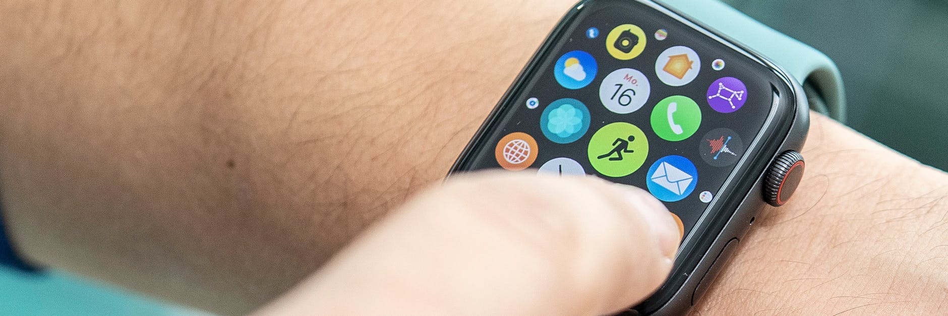 Puls messen und Kalorien zählen: Smartwatches sind theoretisch kleine Alleskönner – aber nur zwei Modelle, darunter die Apple Watch Series 5 (im Bild), erfassten fast alles korrekt.