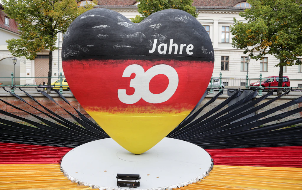 One in three east Germans "unsatisfied" with politics