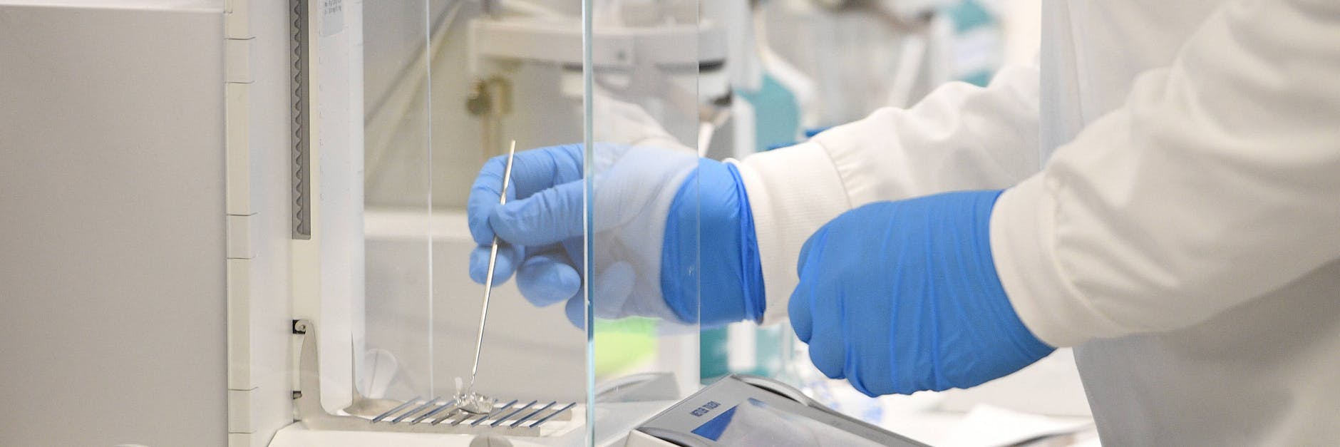 Drei deutsche Unternehmen werden gefördert, Impfstoffe zu entwickeln und zu testen. Dabei habe Sicherheit oberste Priorität, sagt die Bundesregierung. Minister Spahn betont: Die Impfung wird freiwillig sein.