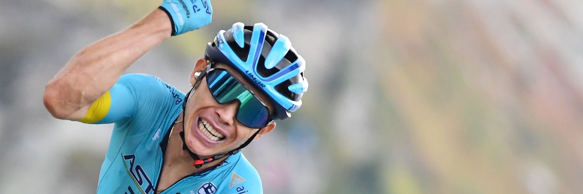 Miguel Angel Lopez jubelt nach der Königsetappe.