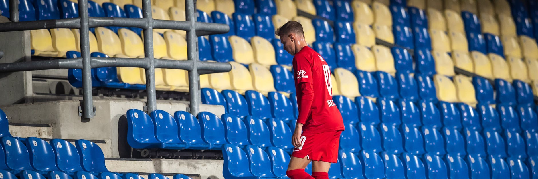 Die Farben stimmen schon mal: Ondrej Duda, hier noch in Herthas Ausweichtrikot, trägt künftig beim 1. FC Köln Rot-Weiß.