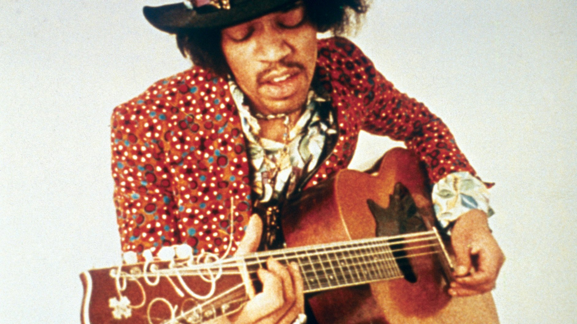 Nach einer Flasche Wein und möglicherweise zu hoch dosierten Schlaftabletten erstickte Jimi Hendrix an seinem eigenen Erbrochenen.