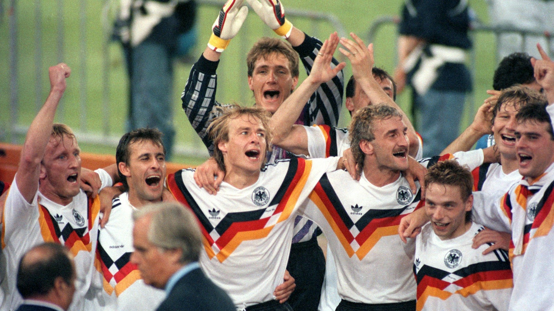 28,7 Millionen Zuschauer sahen&nbsp;Deutschlands Sieg bei der Fußball-WM in Italien am 8. Juli 1990.