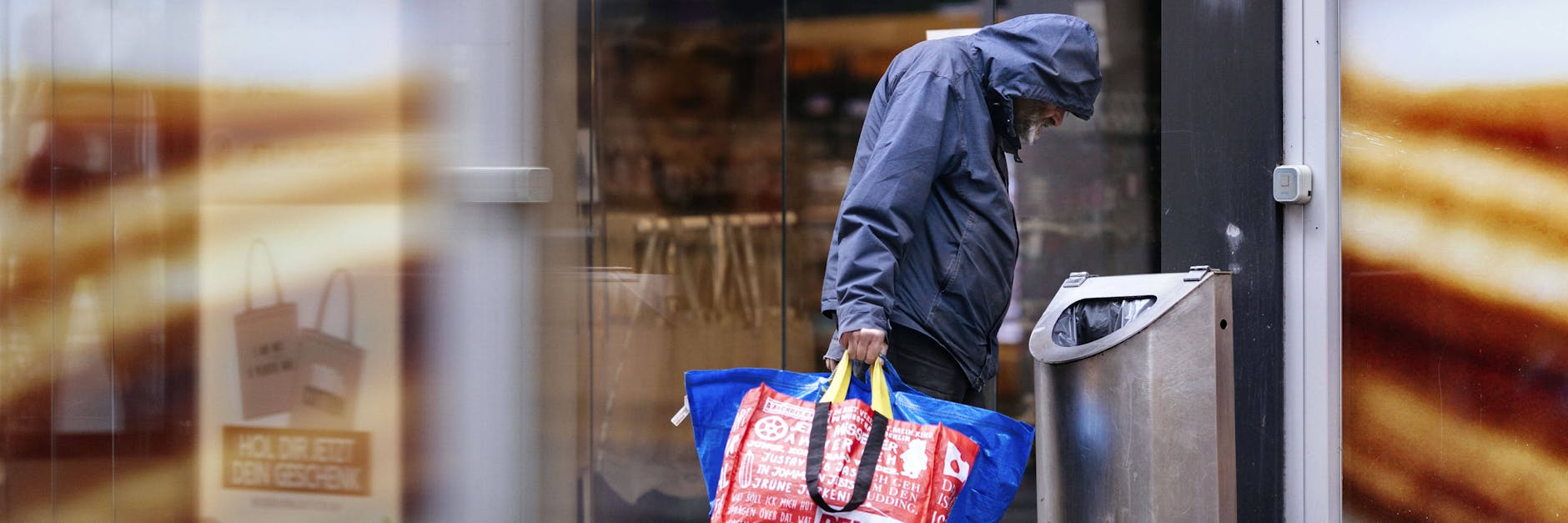 Eigentlich müsste der Regelsatz für Alleinstehende bei 657,55 Euro liegen, um soziale Teilhabe zu ermöglichen. Sagen die Linken. 