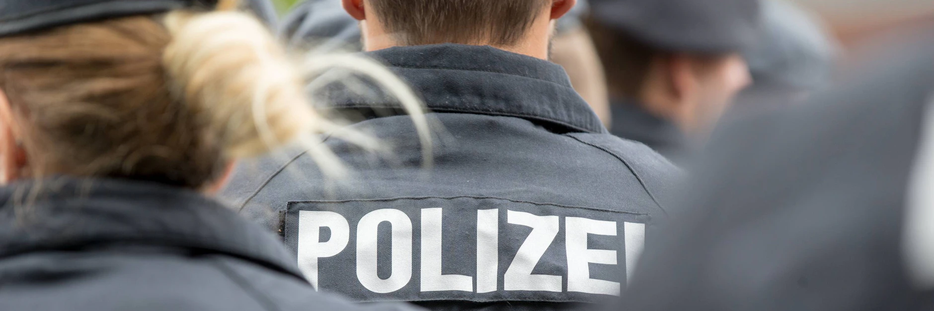 In Nordrhein-Westfalen flog eine rechtsextreme Chatgruppe bei der Polizei auf. 29 Beamte wurden vom Dienst suspendiert, weitere könnten folgen.