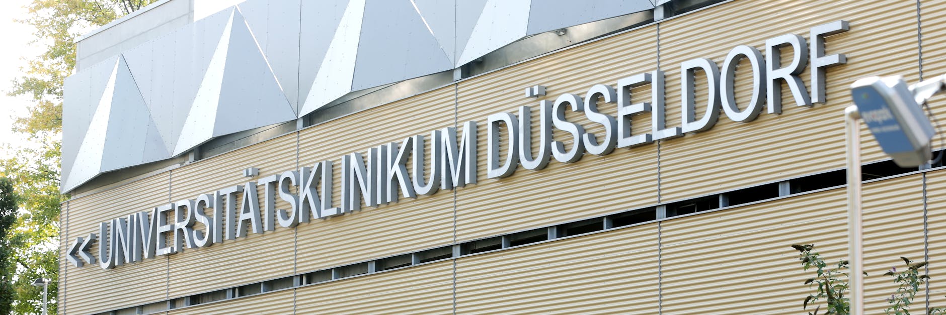 Die Zahl der Operationen am Uniklinikum Düsseldorf sei von normalerweise zwischen 70 und 120 pro Tag deutlich auf nur noch 10 bis maximal 15 gesunken.