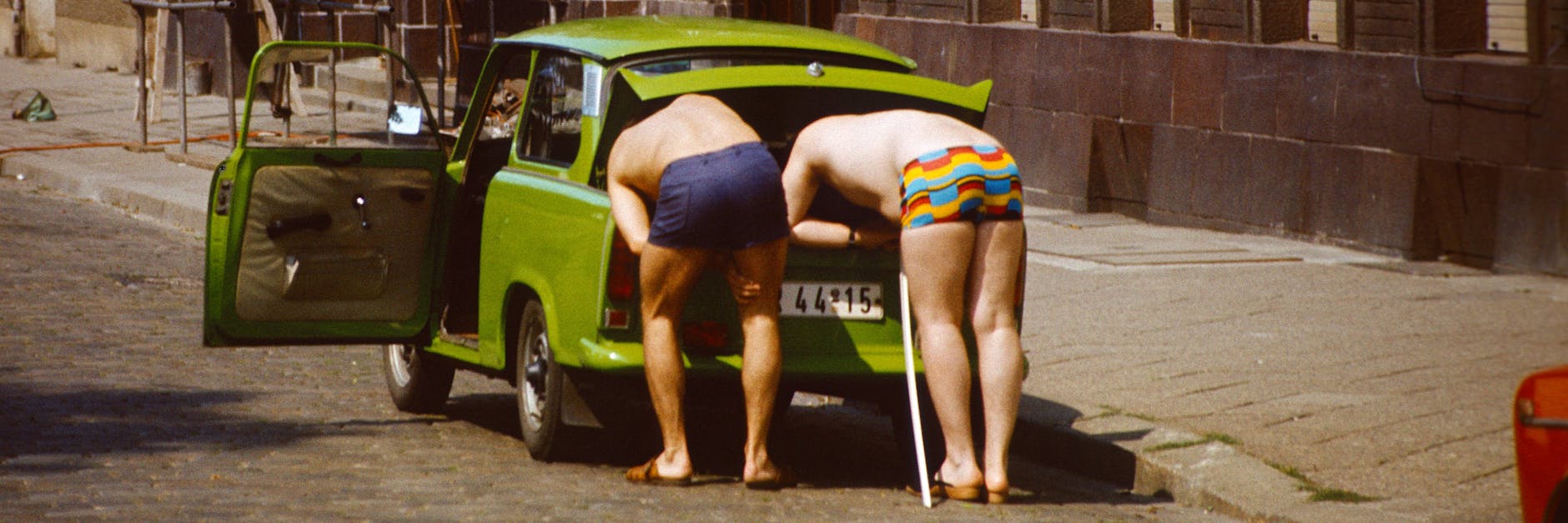 Bademode und Trabi: So grau war die DDR gar nicht.