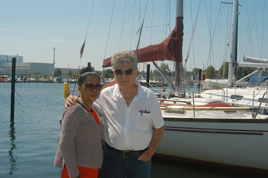Erma und Harry Jeske im Yachthafen Wismar.