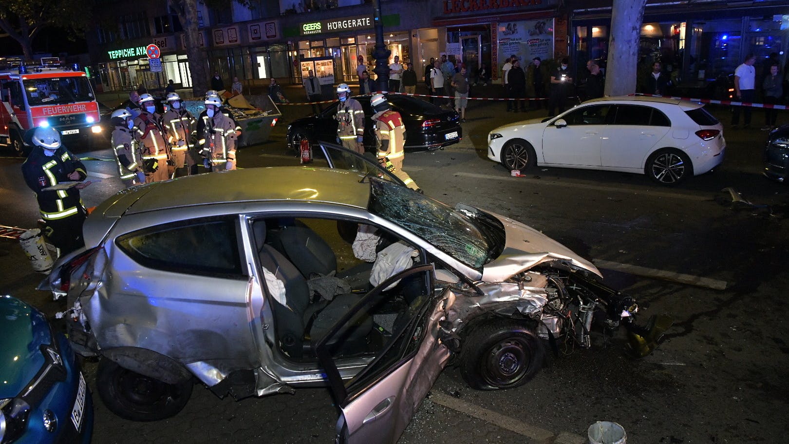 In diesem Ford Fiesta saßen eine Frau (45) und ihre Tochter (17). Die Mutter wurde durch den Unfall lebensgefährlich verletzt.