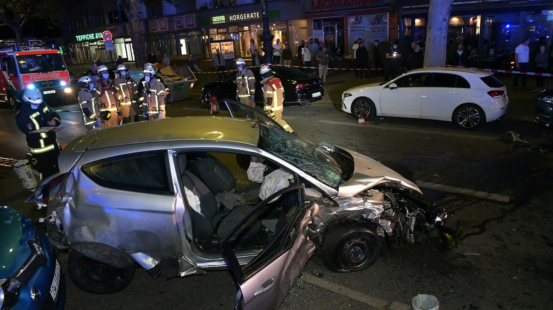 In diesem Ford Fiesta saßen eine Frau (45) und ihre Tochter (17). Die Mutter wurde durch den Unfall lebensgefährlich verletzt.