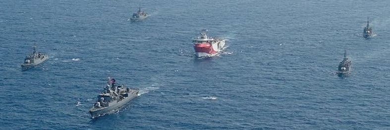 Begleitet von Kriegsschiffen lief das türkische Forschungsschiff „Oruc Reis“ am 10. Oktober in das umstrittene Seegebiet aus.