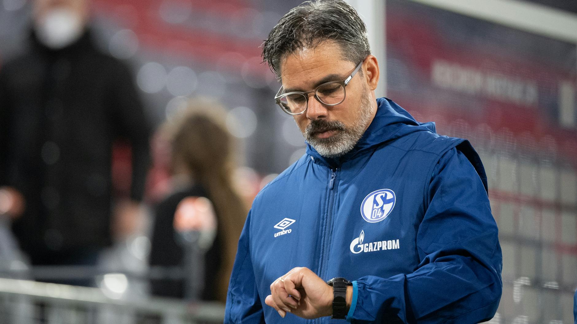 Typische Bildauswahl bei einem Trainer, der mit seiner baldigen Entlassung rechnen muss: Schalkes David Wagner.