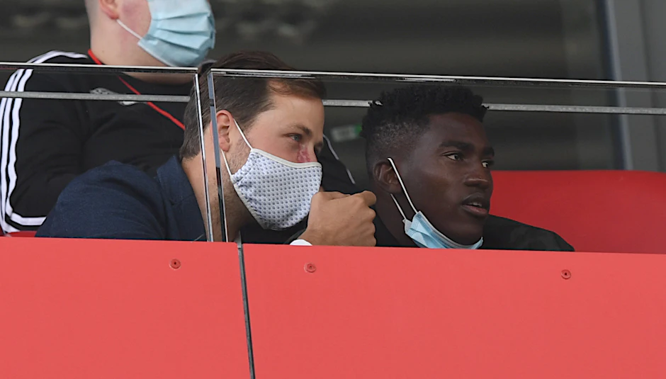 Am Sonnabend noch auf der Tribüne, am Sonntag schon auf dem Trainingsplatz: Liverpools Leihgabe Taiwo Awoniyi (r.).