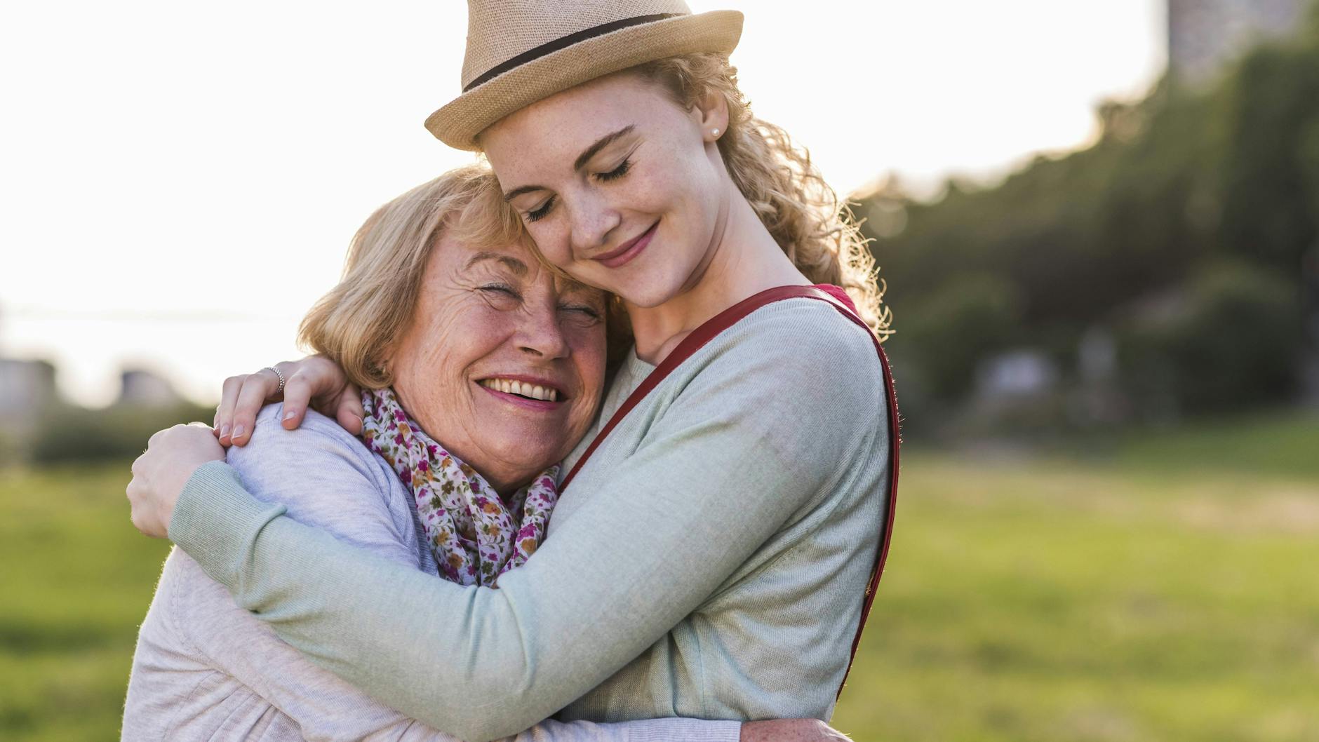 Alzheimer selbst wird oft mit Vergesslichkeit verbunden – das Symptom sollte aber nicht falsch verstanden werden.