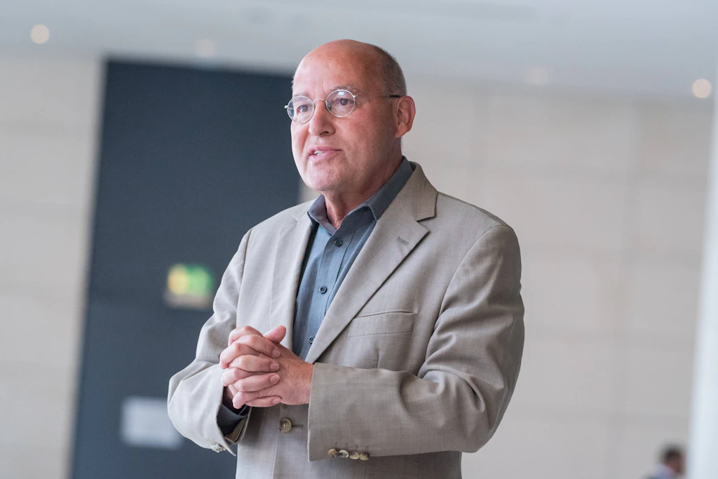 Gregor Gysi: Wenn wir vorangehen, werden andere Länder folgen
