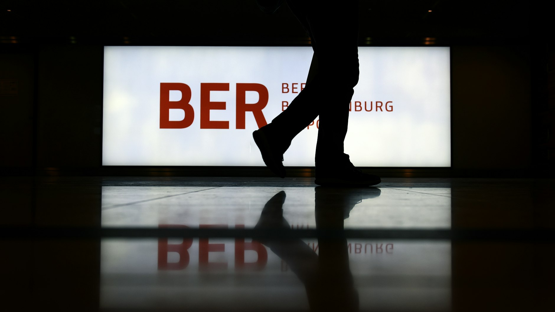 2006 wurde der erste Spatenstich gefeiert. 14 Jahre später soll der Flughafen Berlin Brandenburg ans Netz gehen. In Terminal 1 läuft der Probebetrieb.