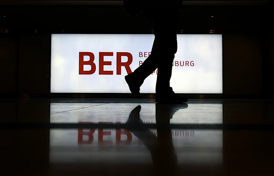 2006 wurde der erste Spatenstich gefeiert. 14 Jahre später soll der Flughafen Berlin Brandenburg ans Netz gehen. In Terminal 1 läuft der Probebetrieb.