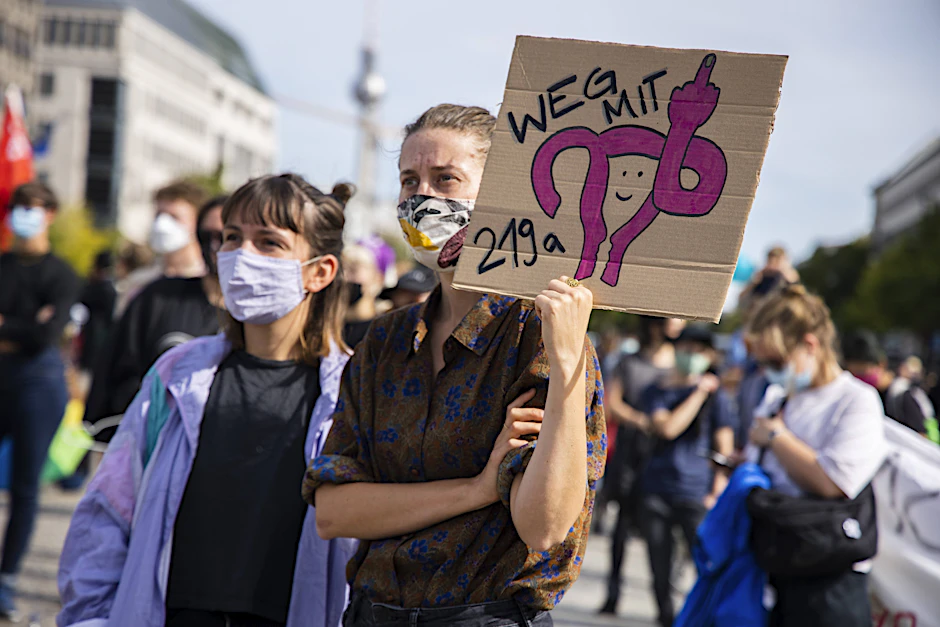 Für ein Selbstbestimmungrecht von Frauen: Teilnehmerinnen bei der Kundgebung gegen den „Marsch für das Leben“ in Berlin.