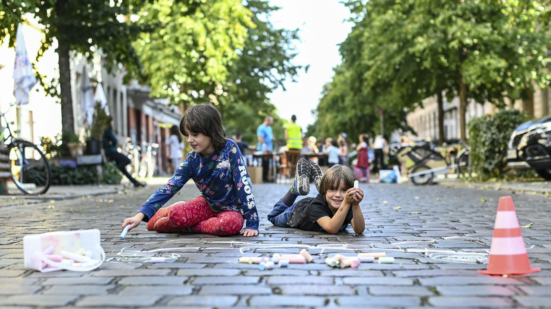 Die Waldemarstraße in Kreuzberg wurde für ein paar Stunden zur temporären Spielstraße.